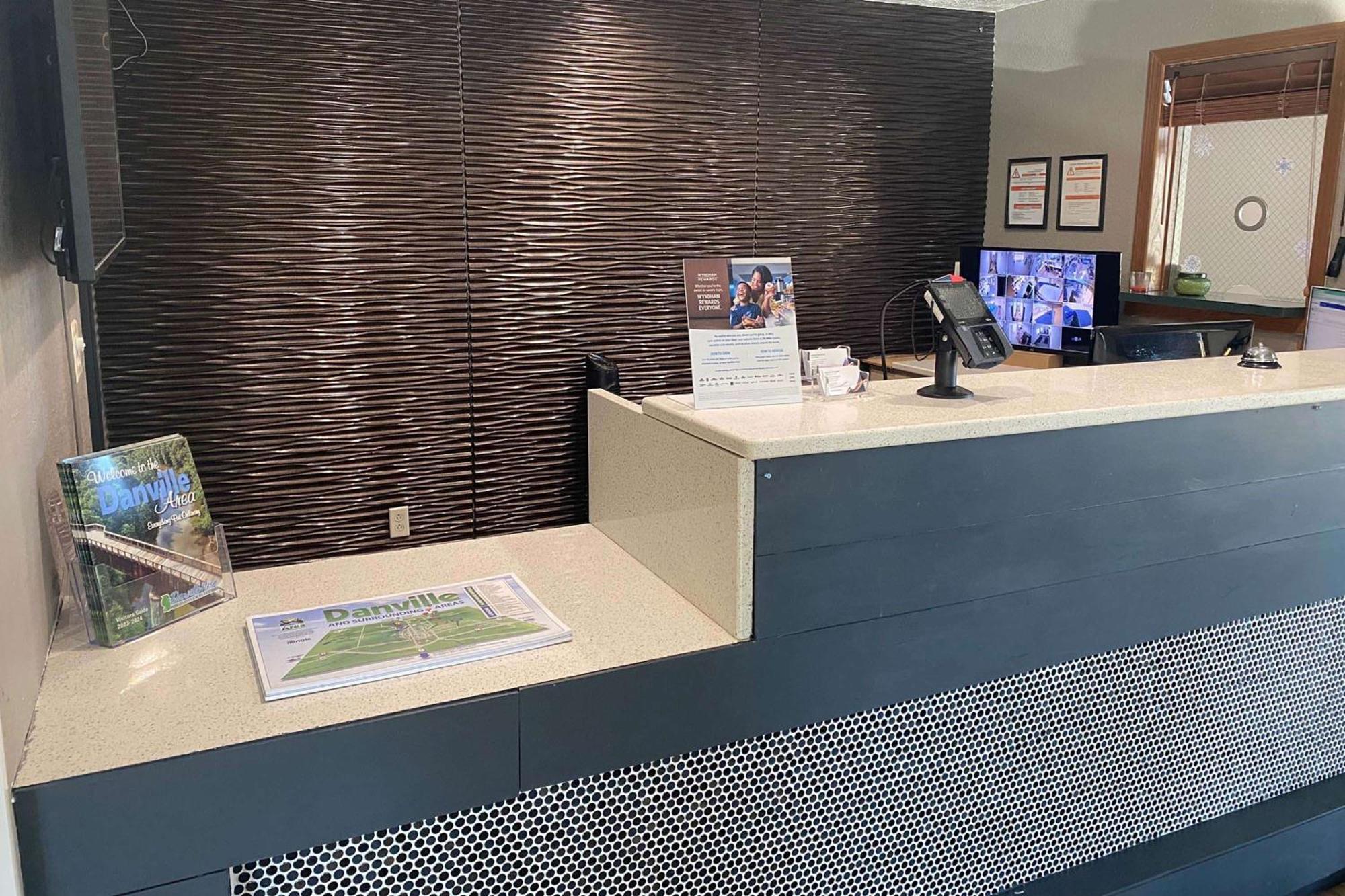 Baymont By Wyndham Danville Il Екстер'єр фото